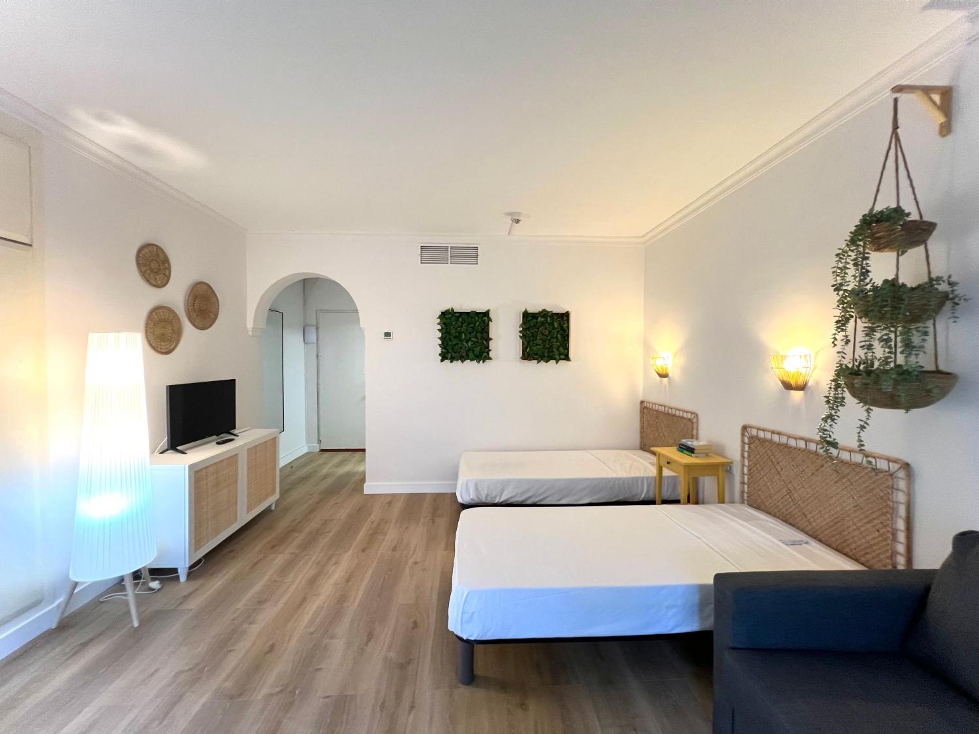 Pyr Beach And Pool Studio I Фуeнхирола Екстериор снимка