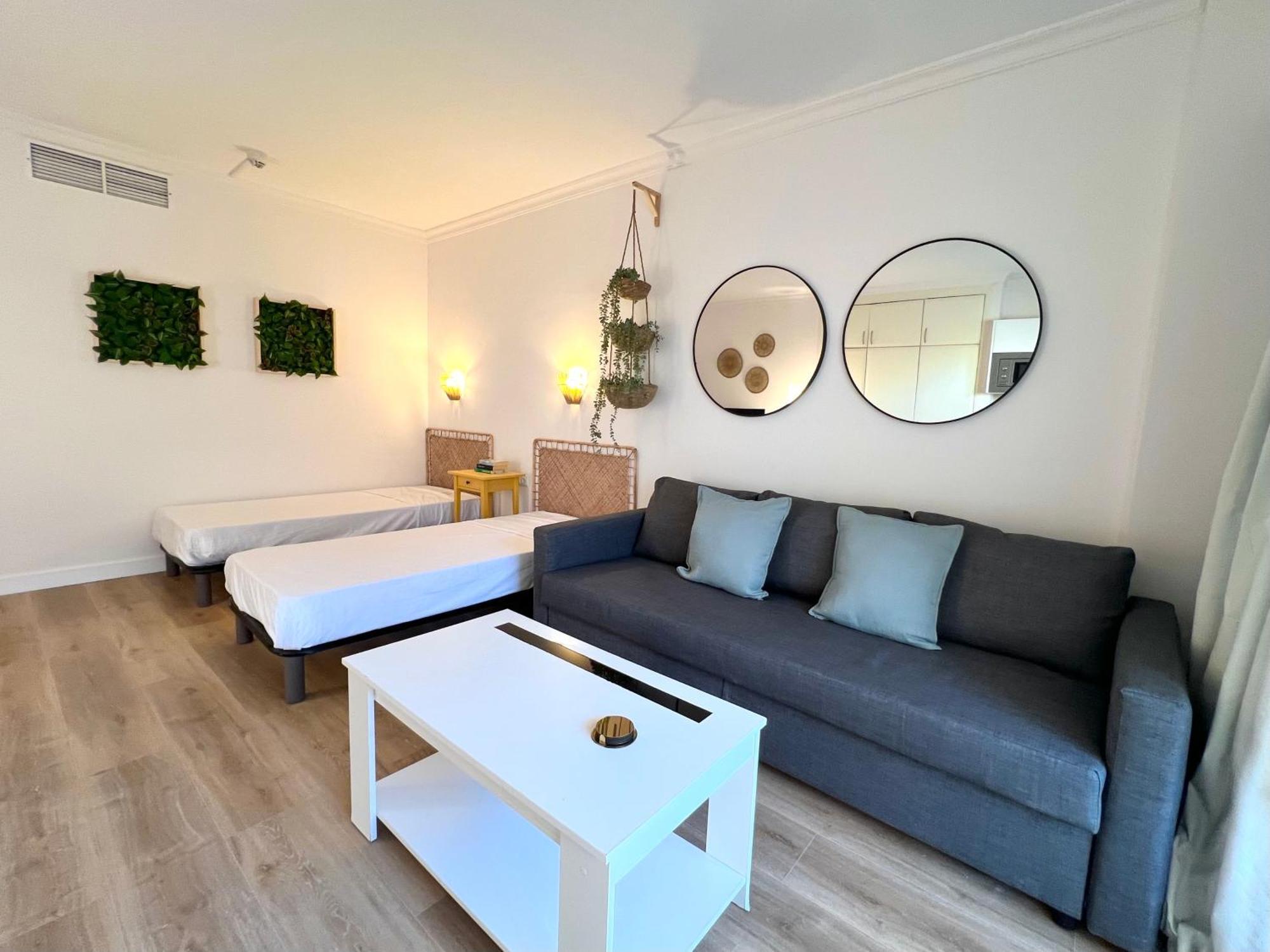 Pyr Beach And Pool Studio I Фуeнхирола Екстериор снимка