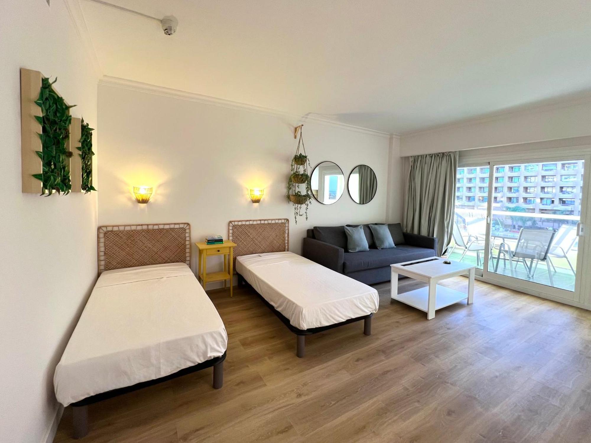 Pyr Beach And Pool Studio I Фуeнхирола Екстериор снимка